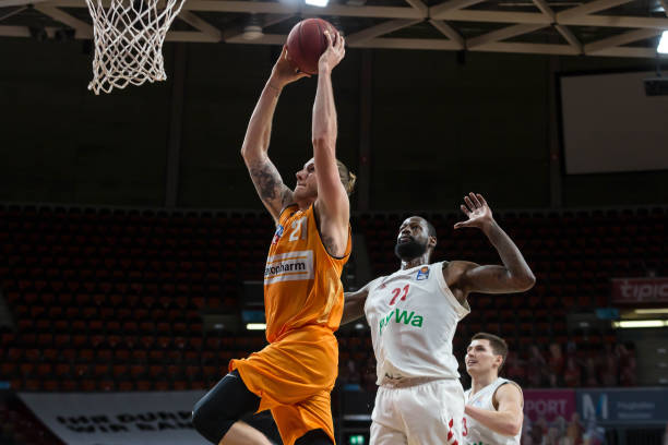 场的不断扩 场的不断扩